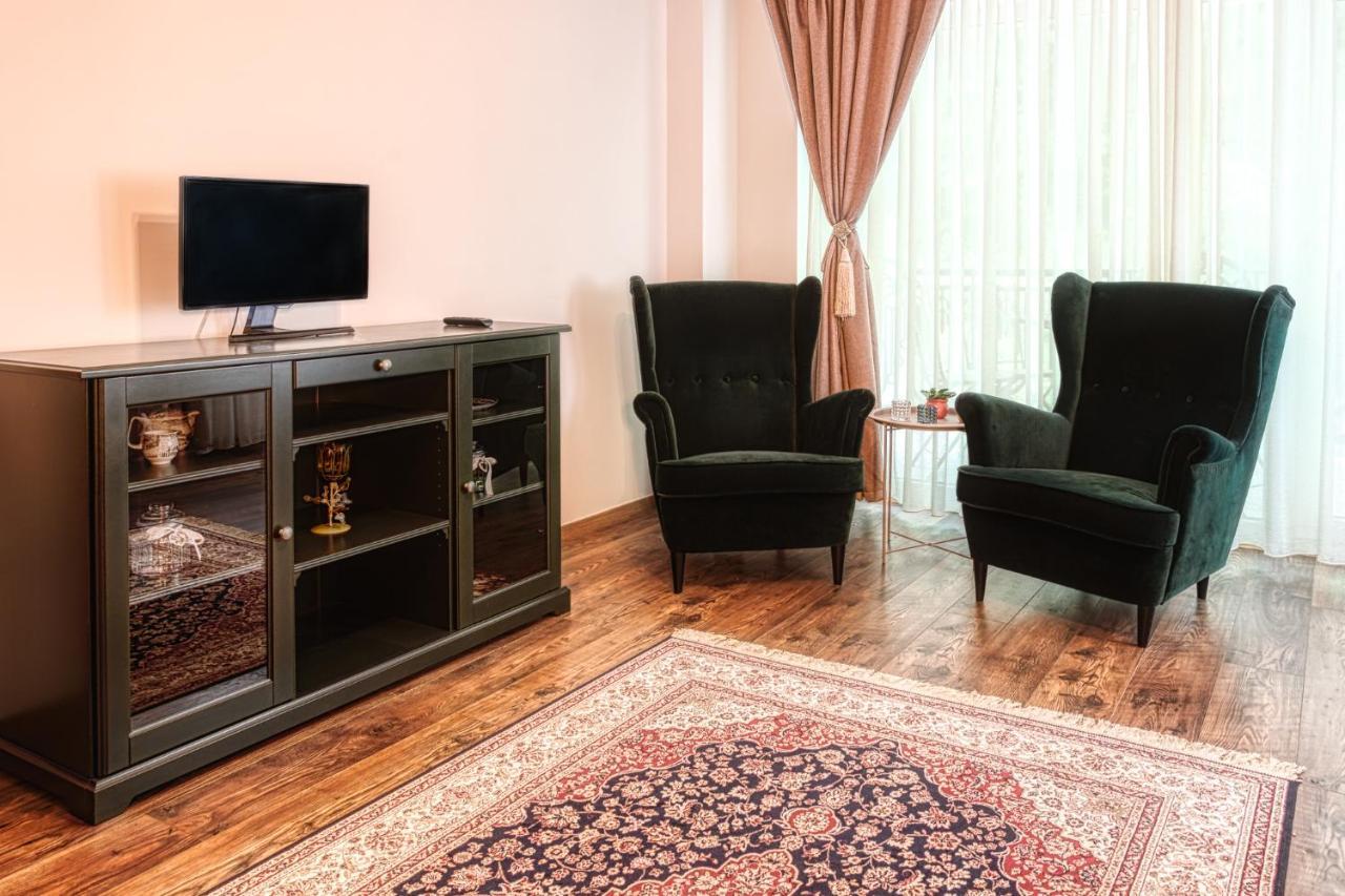 Nature Apartment - Minutes Away From The Old Town And Afi Mall Braşov Exterior foto