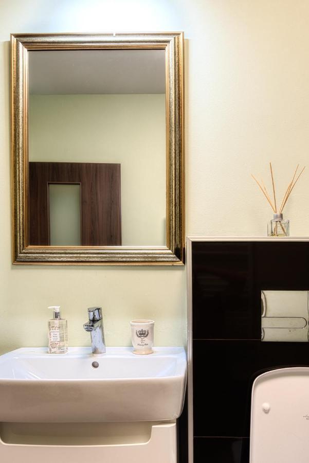 Nature Apartment - Minutes Away From The Old Town And Afi Mall Braşov Exterior foto