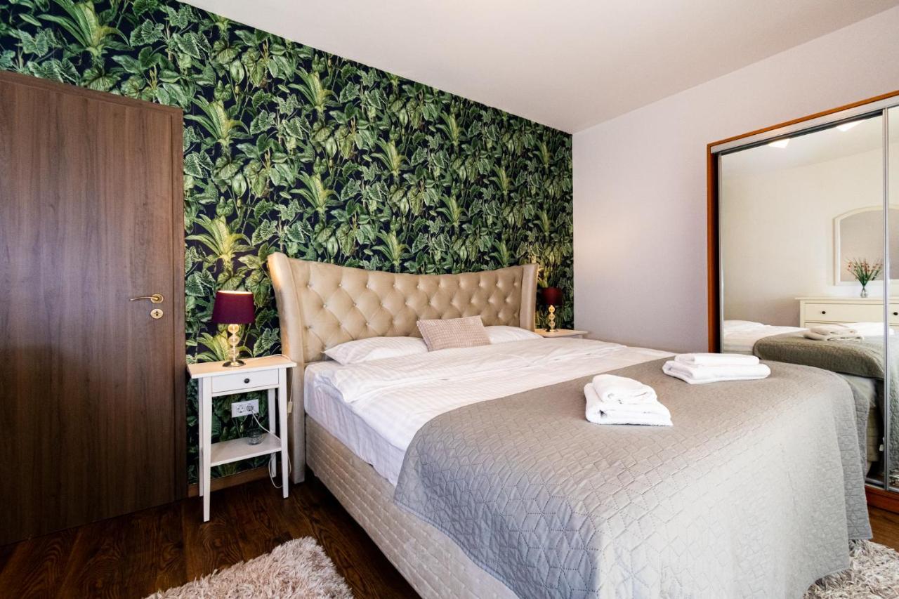 Nature Apartment - Minutes Away From The Old Town And Afi Mall Braşov Exterior foto