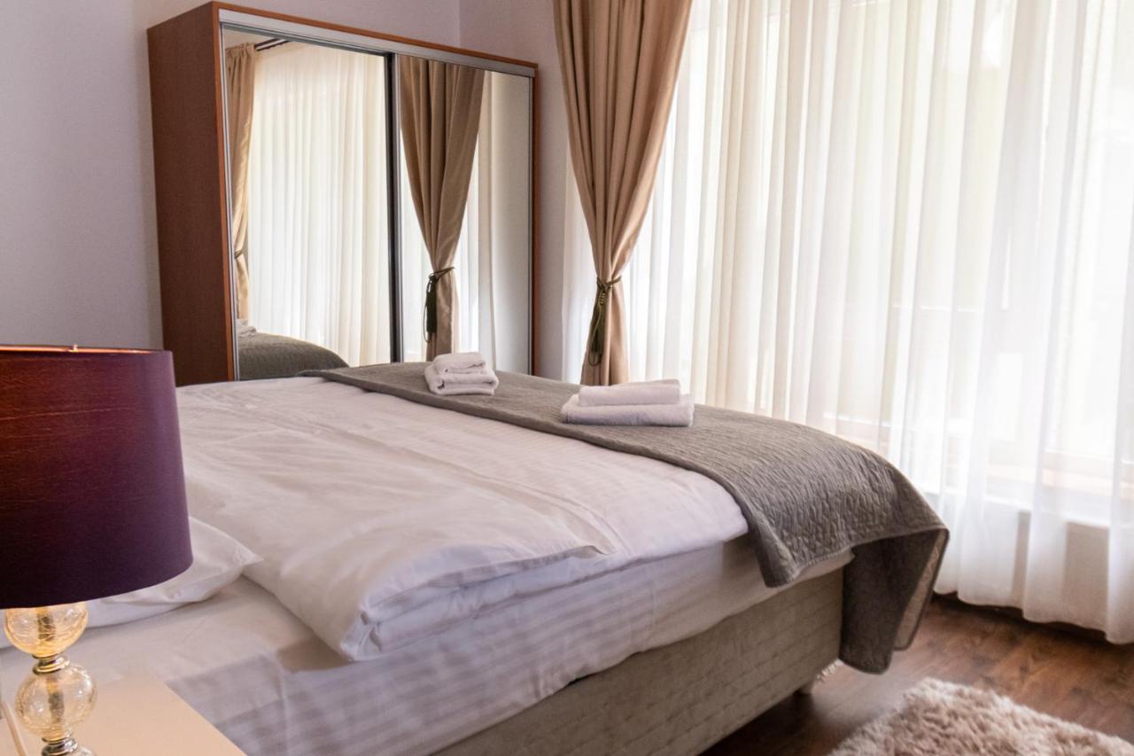 Nature Apartment - Minutes Away From The Old Town And Afi Mall Braşov Exterior foto
