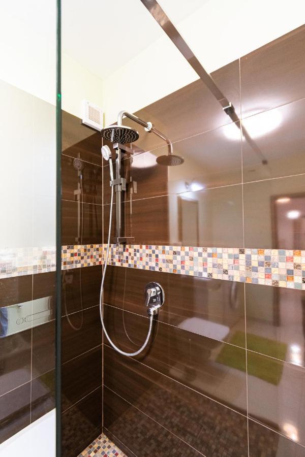 Nature Apartment - Minutes Away From The Old Town And Afi Mall Braşov Exterior foto